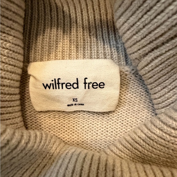 Wilfred Free Light Oatmeal Color 100% Merino Wool Turtleneck Sweater Size XS/S - Picture 4 of 9